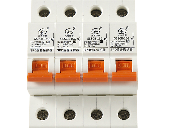 觸發(fā)后備保護(hù)的具體條件是什么？例如，是基于電流、電壓的異常，還是基于主保護(hù)器的信號(hào)丟失？