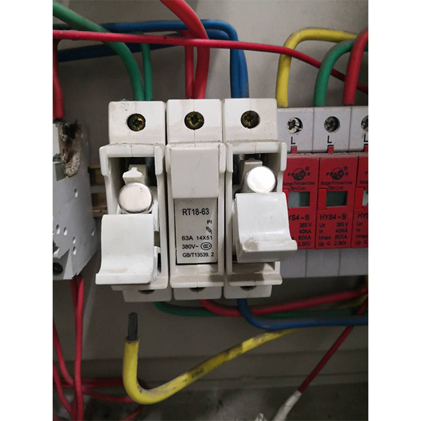 浪涌保護(hù) 器