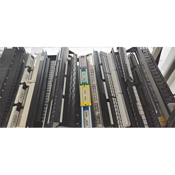 PDU8位防雷插 座