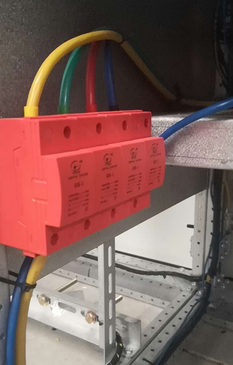 浪涌保護(hù)器