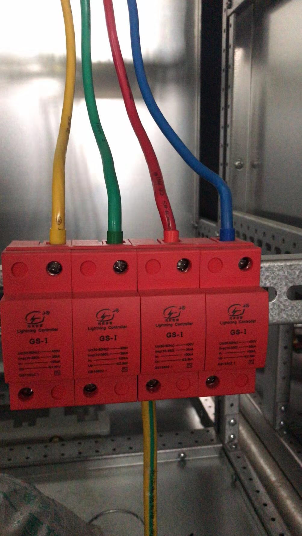 學校如何選擇防雷器？